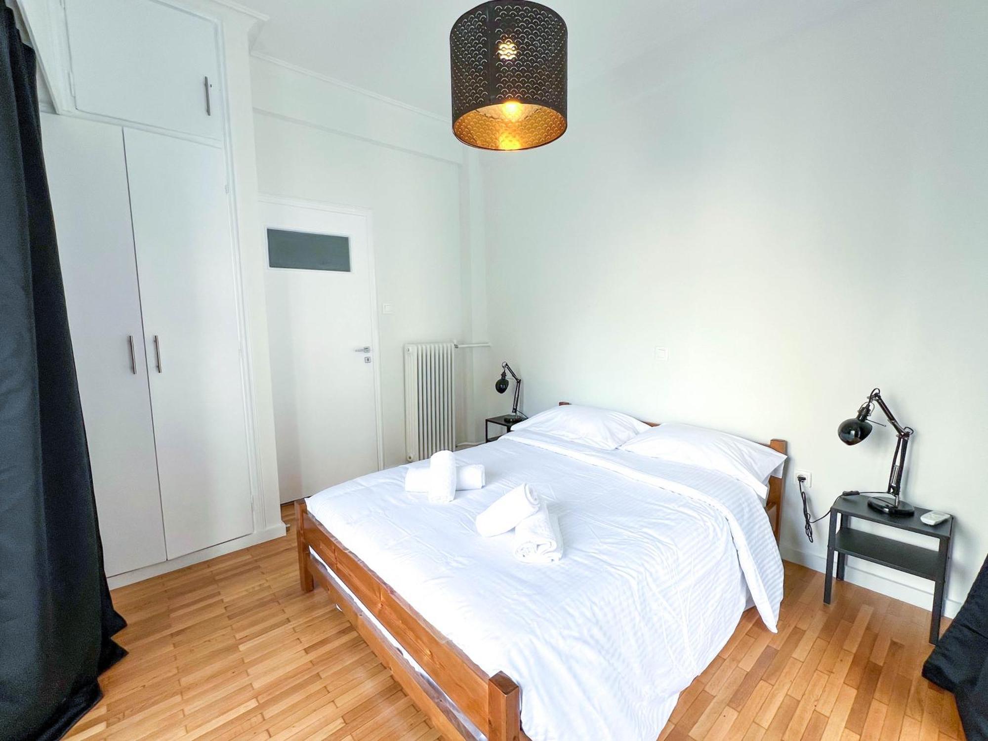 Family Two Bedroom Apartment Benaki เอเธนส์ ภายนอก รูปภาพ
